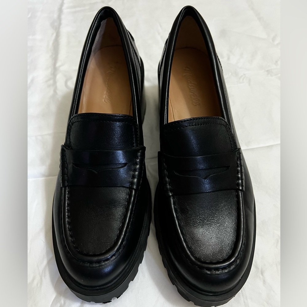 Madewell Shoes Women's Loafers..In excellent condition.! Color-Black, Size- 8